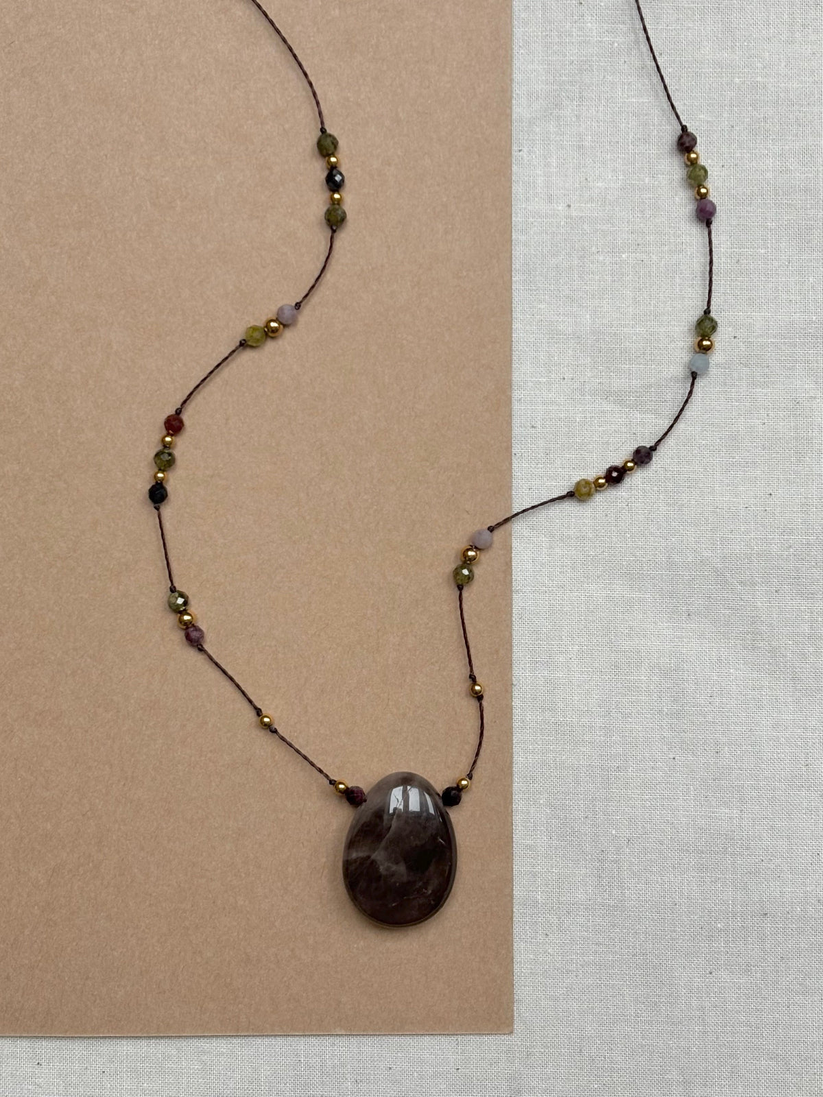 Collier LUMA Cristal de Roche fumé - Spinelle & Grenat Vert