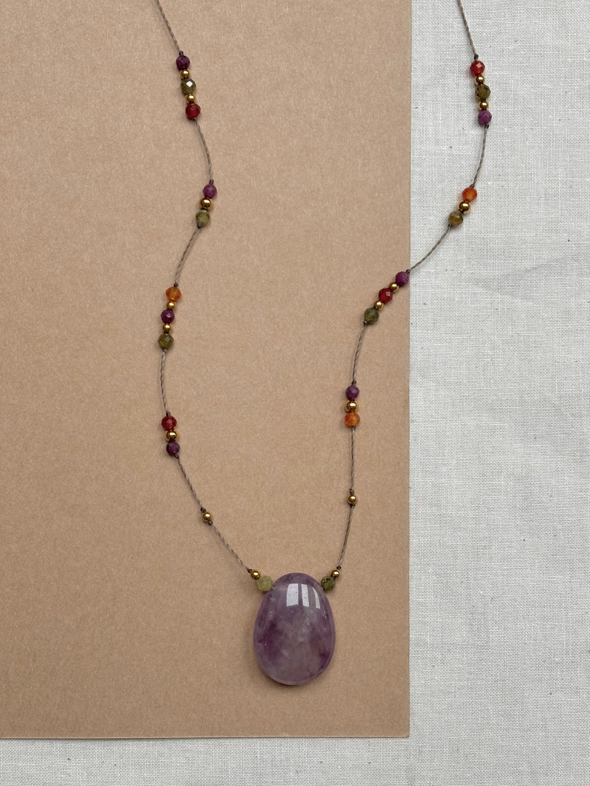 Collier LUMA Améthyste - Rubis, Grenat Vert & Cornaline