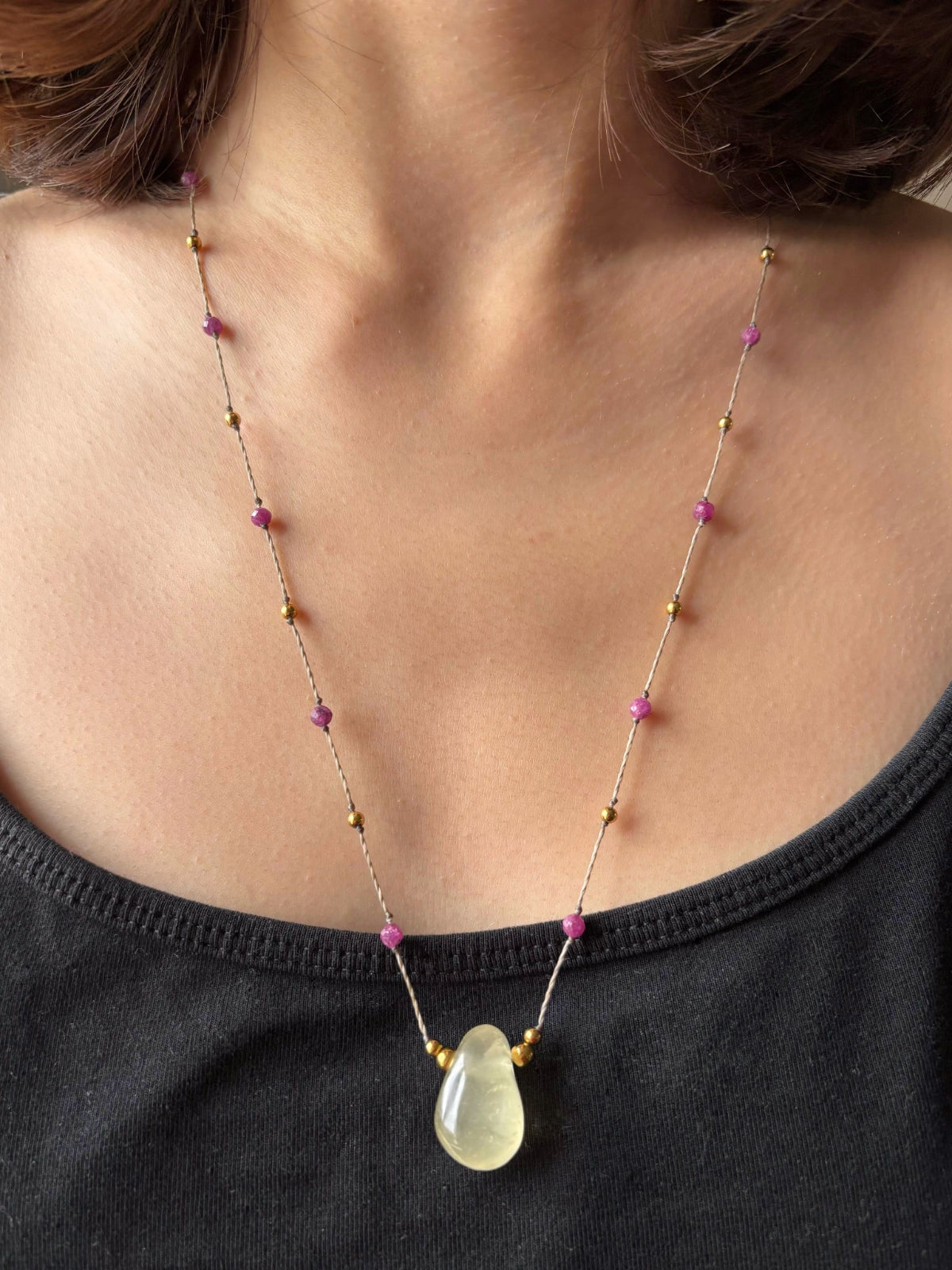 Collier LUMA Calcite Jaune - Rubis n°1
