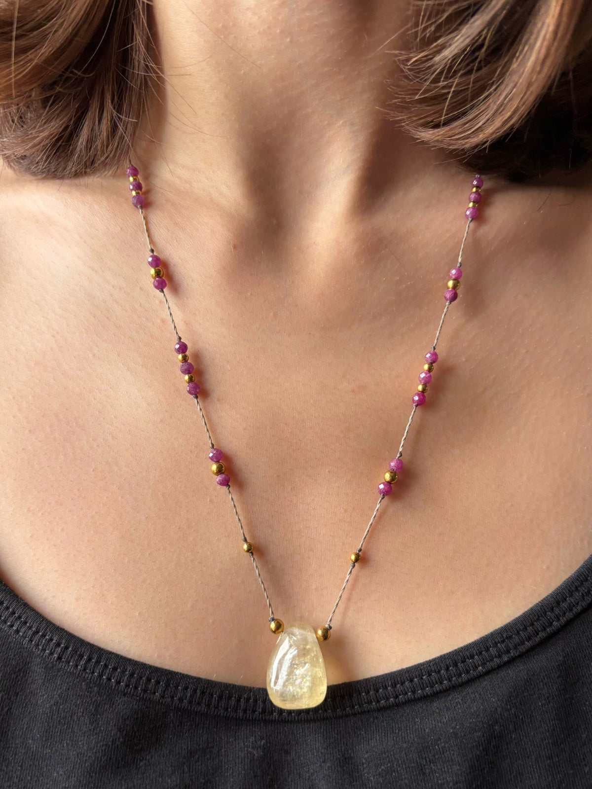 Collier LUMA Calcite Jaune - Rubis n°2